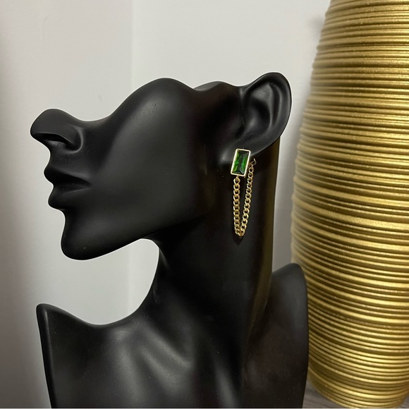 ✨Beautiful Dark Green Crystal Goldtone Chain earrings - Picture 1 of 2